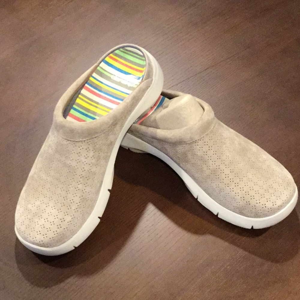 NIB Dansko Suede Mocha Clogs size 10